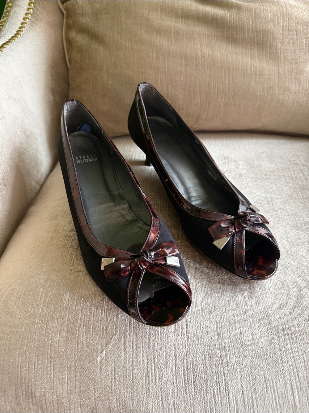 Stuart Weitzman Black Pumps with Brown Tortoiseshell Bow